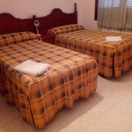 Hostal Restaurante San Millan Orihuela del Tremedal Esterno foto