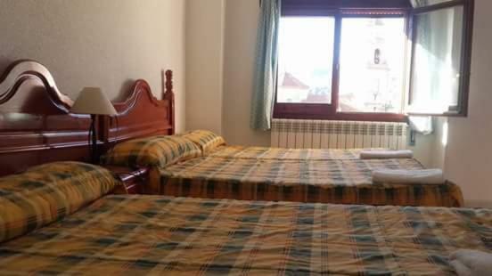 Hostal Restaurante San Millan Orihuela del Tremedal Esterno foto