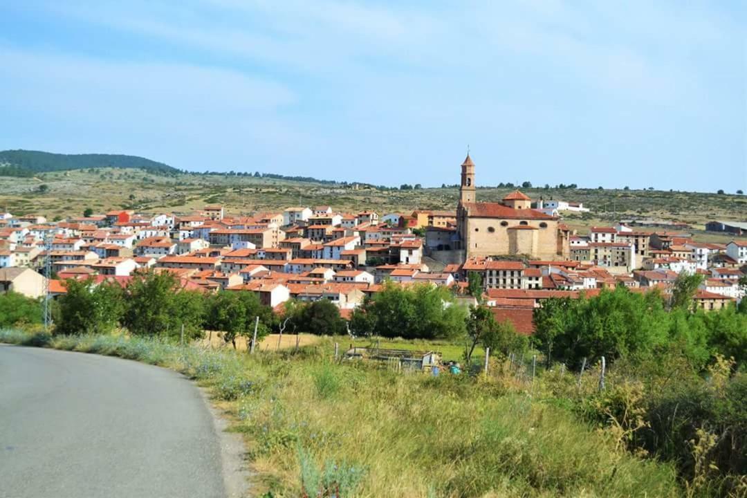Hostal Restaurante San Millan Orihuela del Tremedal Esterno foto