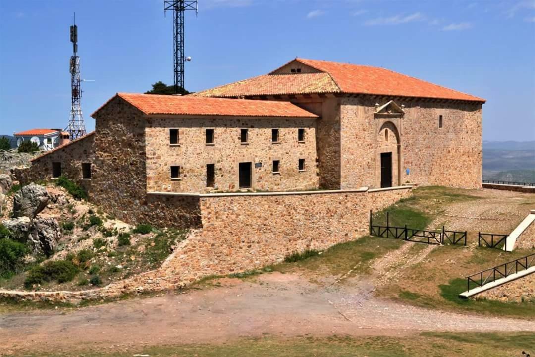 Hostal Restaurante San Millan Orihuela del Tremedal Esterno foto