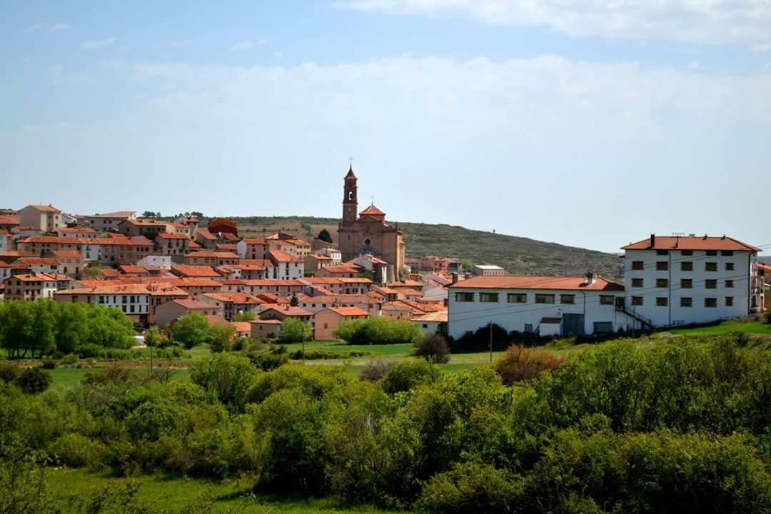 Hostal Restaurante San Millan Orihuela del Tremedal Esterno foto