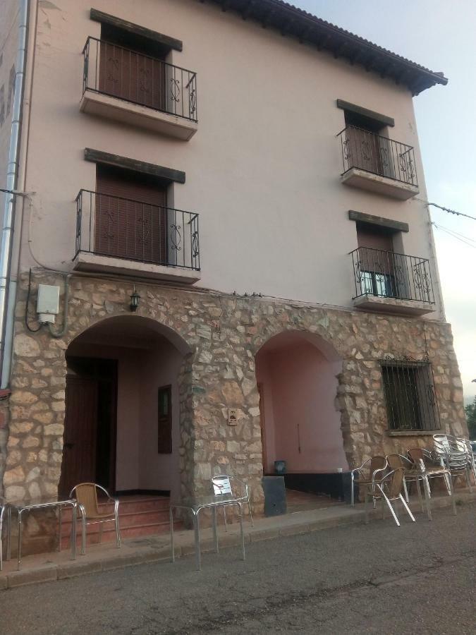 Hostal Restaurante San Millan Orihuela del Tremedal Esterno foto