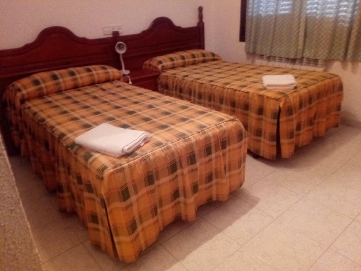Hostal Restaurante San Millan Orihuela del Tremedal Esterno foto