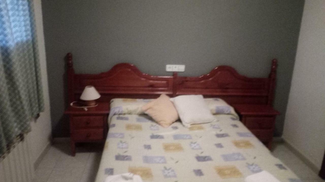 Hostal Restaurante San Millan Orihuela del Tremedal Esterno foto