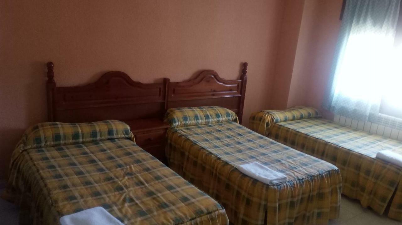 Hostal Restaurante San Millan Orihuela del Tremedal Esterno foto